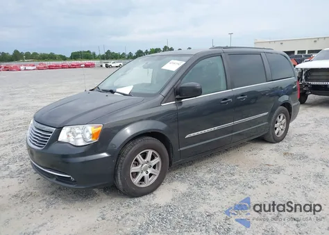 2011 Chrysler Town & Country Touring z USA, uszkodzony, nr VIN 2A4RR5DG0BR713131